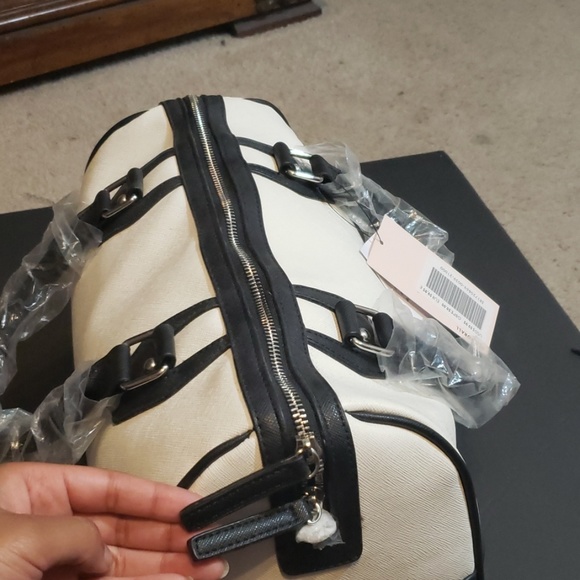 Medium Sized Duffle Purse - Picture 2 of 4